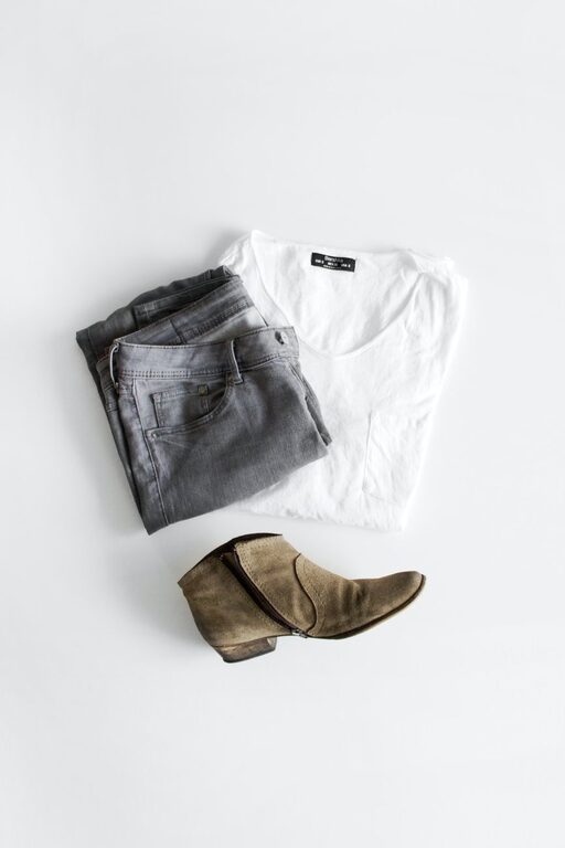 How to Build a Basic Capsule Wardrobe for Everyday Simplicity